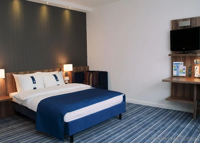 Hotel Express Airport By Ihg 3*