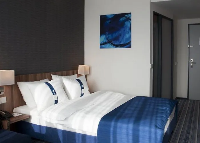 Hotel Express Airport By Ihg Brema