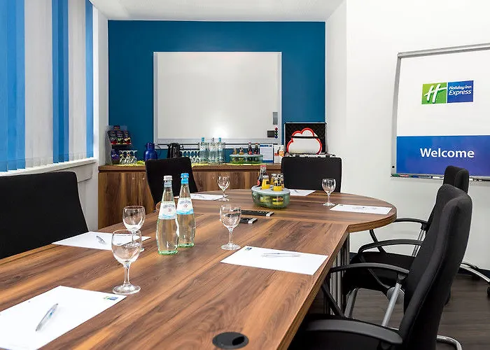 Express Airport By Ihg ברמן