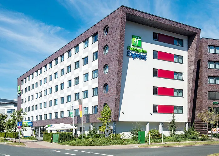 Express Airport By Ihg 3*