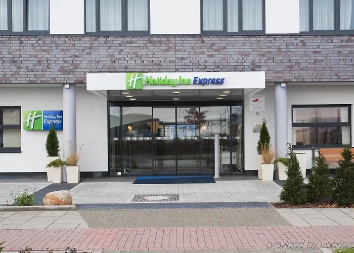 Hotel Express Airport By Ihg 3*