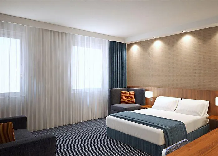 Hotel Express Airport By Ihg 3*